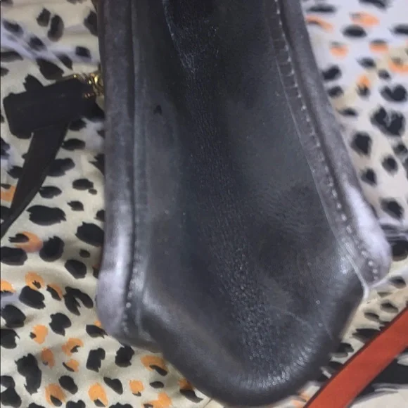 COACH Willis black leather with gold hardware twist lock crossbody purse - Picture 11 of 12